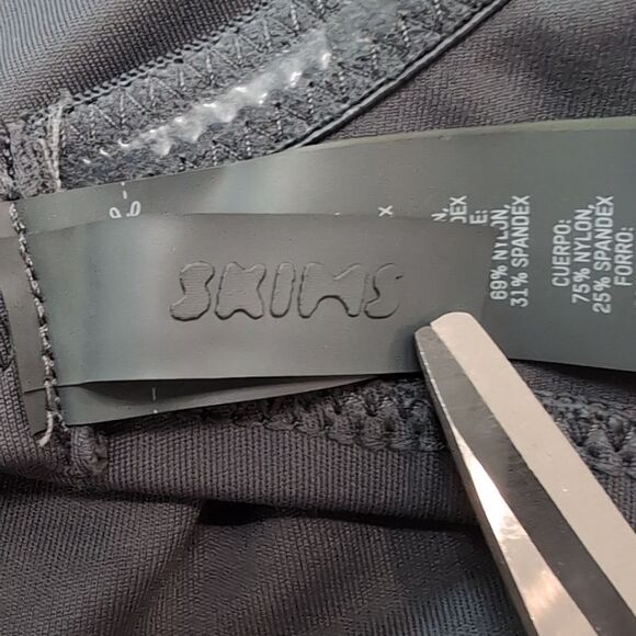 SKIMS Shaping Swim Unlined Underwire Bikini Top Gunmetal Sz XL - Picture 7 of 7